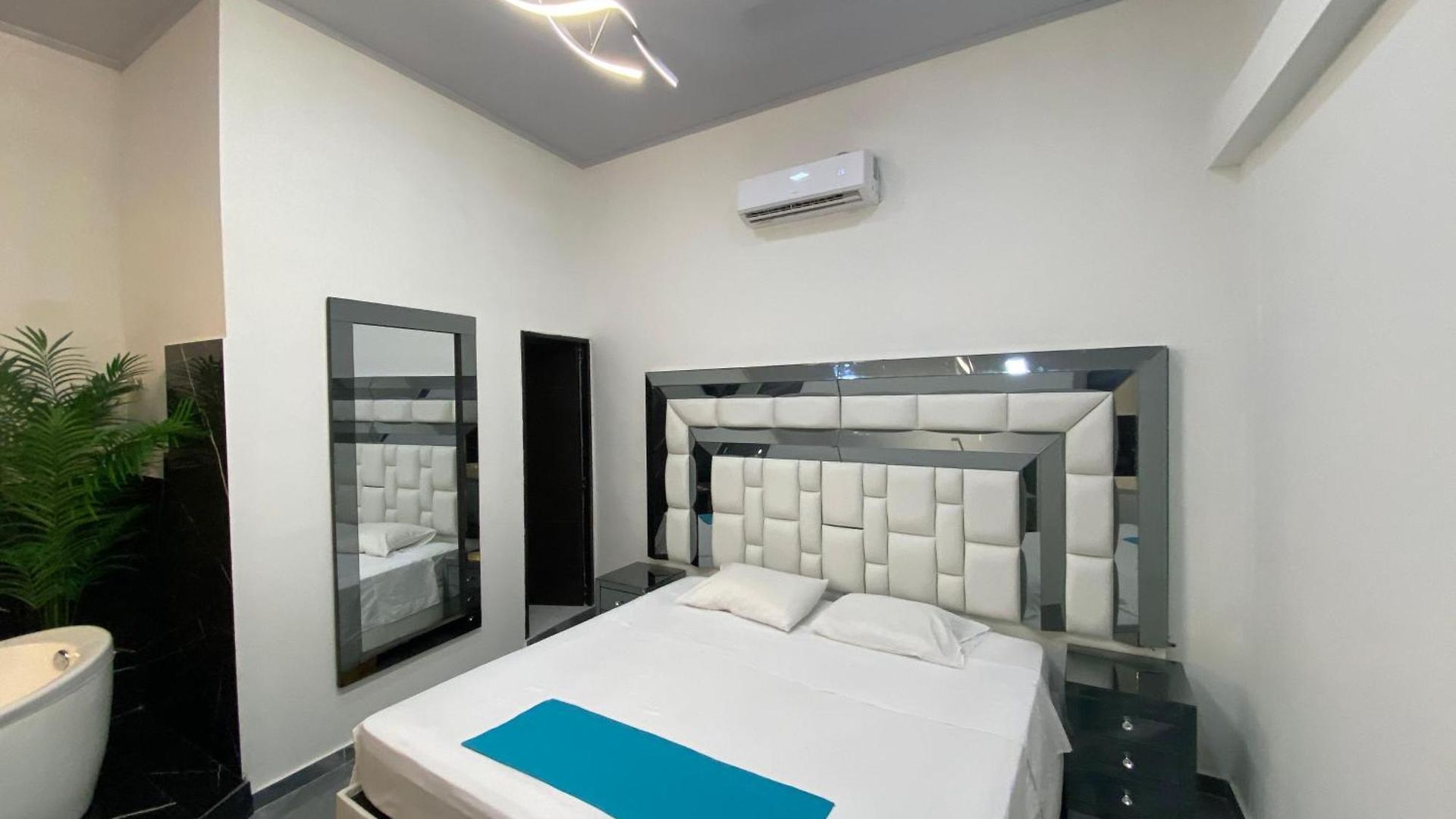 Ch Capsula Getsemani Capsule hotel Cartagena